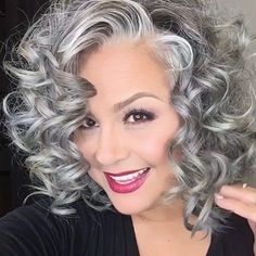 Cado Cut Curly Hair, Hairstyles For Grey Hair, Curly Silver Hair, Gray Transition, Streaked Hair, Grey Hair Over 50, Grey Curly Hair, Gorgeous Gray Hair, Grey Hair Inspiration