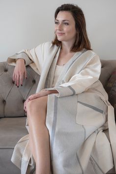 100% Turkish Cotton Kimono robe, unisex bathrobe Highly absorbant, lightweight. Machine washable warm/cold.Hang Dry is best for durability. Small to 3XLarge You may order luxurious gift box via the link below; https://www.etsy.com/listing/916109929/luxurious-gift-boxes?ref=shop_home_active_1&frs=1 Cotton Bathrobe, Hooded Robe, Women's Robe, Cotton Kimono, Dressing Gown, Gift Boxes, Gowns Dresses, Mother's Day Gifts, Shirt Dress