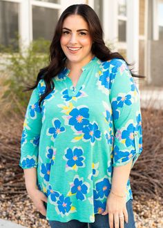 Front view of the plus size green floral top Shades Of Blue Green, Green Floral Top, Plus Jumpsuit, Swimming Swimsuit, Summer Vacations, Denim Joggers, Curvy Dress, Plus Dresses, Green And Yellow