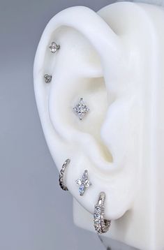 the ear is made up of three different types of diamond studs on each side