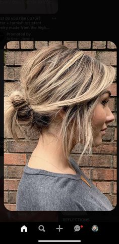 Hair Bun For Short Hair, Cool Updos, Bun For Short Hair, Short Hair Updos, Short Locks, Pretty Short Hair, Short Hair Ponytail