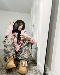 Timbs Outfits Women, Timbs Outfits, Street Style Outfits Casual, Outfit Inspo Casual, Tomboy Style Outfits, Swaggy Outfits, Simple Trendy Outfits