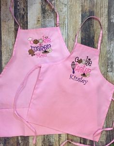 two children's aprons with the words i love making mom and mickey mouse on them