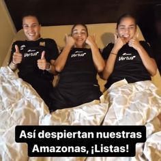 three people in black shirts sitting on a bed with their thumbs up and the caption reads asi despertan nuestras amazonas amazona, listas