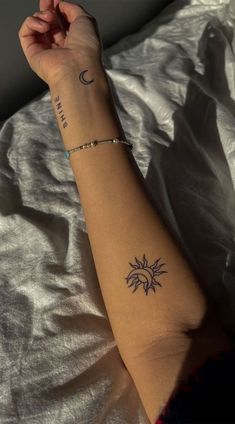 Fawn Tattoo, Font Tato, Tato Minimal, Tato Jari, Small Pretty Tattoos, Petite Tattoos, Feminine Tattoo, Small Hand Tattoos, Elephant Tattoo