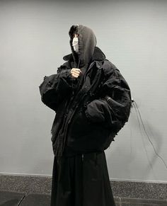 Winter Outfits Aesthetic, All Black Fashion, Concept Clothing, Grunge Skater, Dark Wear, Cool Fits, Streetwear Men Outfits, Mens Winter Fashion, Edgy Outfits