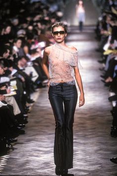 Ryan Lowe on Twitter: "Chloé F/W 1999 by Stella McCartney https://t.co/d1UQR9meMm" / Twitter Video Game Outfits, Fur Outfit, Vogue Runway, Gaming Clothes, Fashion Fabric, Vintage Jacket, Runway Fashion, Stella Mccartney