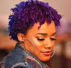 Dark Blue And Purple Hair, Blue And Purple Hair Color, Dark Purple Highlights, Purple Natural Hair, Colorblock Hair, Purple Hair Short, Blue And Purple Hair, Purple Hair Color Ideas, Violet Hair Colors