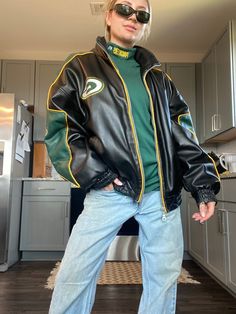 Vintage Green Bay Packers turtleneck  So Comfy and cute for a game day! Great for layering under a crew neck too 😍😍 Jacket is for sale in different listing, purchase together for an incredible game day look! Size large fit, model 5'5 normally wears a size small for a size reference  AUTHENTIC VINTAGE - never an imitation - Every item in my store is 1 of 1 🍒 I only have one of each item as they are very hard to find :)  so if you like this item please buy quickly as once they sell I do not hav Nfl Winter Game Outfit, Packers Game Day Outfit, Winter Nfl Game Outfit, Green Bay Packers Game Day Outfits, Greenbay Packers Game Outfit, Cold Game Day Outfit Football, Game Day Outfit Nfl, Green Bay Packers Outfits Woman, Nfl Game Day Outfit Woman