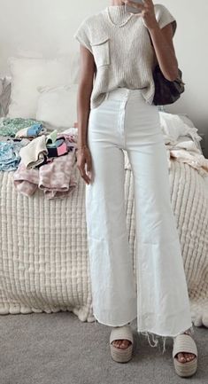 Preppy Business Casual Outfits, Business Casual Outfits Jeans Summer, White T Shirt Aesthetic Outfit, Cool Modest Summer Outfits, All White Business Casual Outfit, Casual Doctor Outfit, Senior Sunday Outfit Ideas, Cute Trendy Teacher Outfits, Boutique Job Outfit