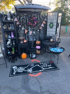 an outdoor display with lots of halloween decorations