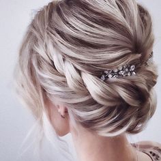 Cara Clyne Long Wedding Hairstyles and updos #weddings #hairstyles #hair #weddingideas #weddinghair #deerpearlflowers #weddinginspiration Summer Wedding Hairstyles, Bride Updo, Bridal Hair Veil, Bridal Braids, Boho Wedding Hair, Bridal Hair Updo, Elegant Wedding Hair, Wedding Hairstyles With Veil, Wedding Hair Inspiration