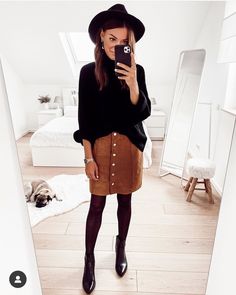 Brown Button Skirt Outfit, Short Skirt Winter Outfit, Envy Clothing, Rock Outfit, Casual Outfit Inspiration, Inspiration Style, Mode Fashion