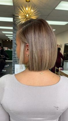 Medium Bob Hair Color Ideas, Black Women Bob Haircut, Bluntcut Bob Hairstyles, Blonde Highlight Bob Black Women, Blonde Bob Natural Hair, Long Bob Natural Hair, Hair Color Ideas For Short Hair Bobs, Straight Bob Black Women, Colorful Bob Hair