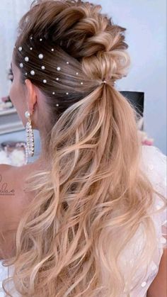 Competition Dance Hairstyles, Textured Hair Styles, Dance Competition Hair, Competition Hair, Dance Hairstyles, Top Hairstyles, Penteado Cabelo Curto, Glitter Hair