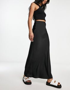 Skirt by ASOS DESIGN With love, from ASOS Plain design High rise Elastic waist Regular fit Satin Skirt Outfit, High Low Maxi Skirt, Maxi Skirt Crop Top, Satin Maxi Skirt, Eid Outfits, Maxi Rok, Midi Flare Skirt, Full Length Skirts, Long Maxi Skirts