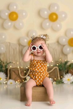 Daisy Smash Cake, 1 Year Birthday Party Ideas, Fruit Birthday Party, Cake Smash Theme, First Birthday Photography, Simple Birthday Party, Baby Daisy, Baby Cake Smash, Smash Cake Girl