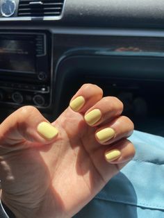 Squoval Short Nails Ideas, Yellow Gel Manicure Short Nails, Short Nail Summer Colors, Painted Nails Solid Color, Short Nail Solid Color Ideas, Muted Yellow Nails, Yellow Nails Plain, Short Nail Yellow, Simple Summer Nails Yellow