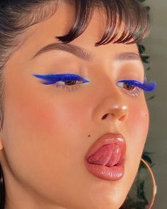 Make Up Inspiration, Blue Eyeliner, Creative Makeup Looks