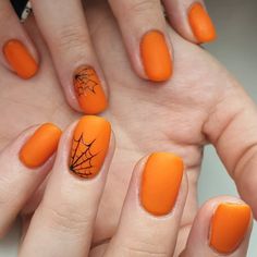 Orange Nails With Spider Web, Orange Spider Web Nails, Simple Halloween Nails Orange, Orange Halloween Nail Designs, Orange Nails Halloween, Halloween Nails Orange, Orange Halloween Nails, Halloween Nail Art Designs, Short Oval Nails