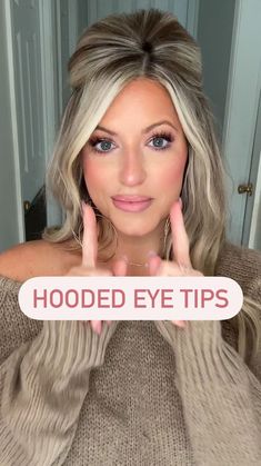 Rachel Bowling | Hooded eye tips! Use a light shimmer on the inner corner. Only apply liner on the outer corner of the eye and pull it up towards the tail… | Instagram How To Do Eyebrows, Big Eyes Makeup, Face Makeup Tips, Eyeshadow Tutorial, Everyday Hairstyles, Eyebrow Makeup