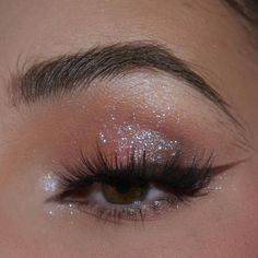 Make Up Tattoo, Make Up Aesthetic, Eyeliner Techniques, Shimmer Eye Makeup, Up Aesthetic, Eye Makeup Tutorials, Shimmer Makeup