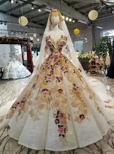 Color Wedding Dress, Colored Wedding Gowns, Baju Kahwin, Wedding Dress With Beading, Haute Couture Wedding Dress, Simple Luxury, Fashion Gowns, Dream Dresses, Color Wedding