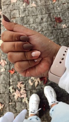 Trendy Nails Ideas Fall, Fall Nails Natural Look, Aesthetic Nails For Fall, Nails For Fall Pictures, Almond Short Nails Fall, Autumn Nails Aesthetic Short, Cute Fall Nails Simple Short, Autumn Nails Almond Short, Fall Nail Inspo Almond Simple