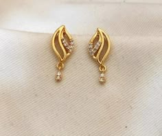 Simple Saree Jewellery, Gold Earrings Simple Designs, Gold Earrings Designs Modern Simple, Daily Use Earrings Design Gold, 2gm Gold Earrings Designs, Dailyware Earrings Gold Latest, Ring Model Earrings Gold, Earings Design Gold Daily, Small Tops Earrings Gold