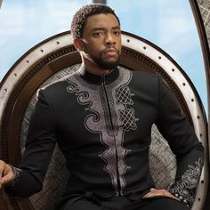 Chadwick Boseman as T'Challa from 'Black Panther' (2018) Black Panther Halloween Costume, Black Panther 2018, Pants Gift, Black Actors, Black Celebrities, Embroidery Top, Kitenge, Outfit Trends, Shirt Embroidery