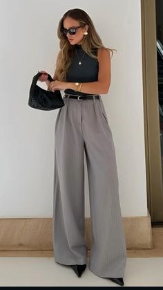 Fancy Business Outfits, Restaurant Work Outfit, Work Presentation Outfit, Architect Style Outfits, Grey Pants Outfit For Work Women, Architect Outfit Women, Presentation Outfit, Architect Outfit, Outfit Formal Mujer