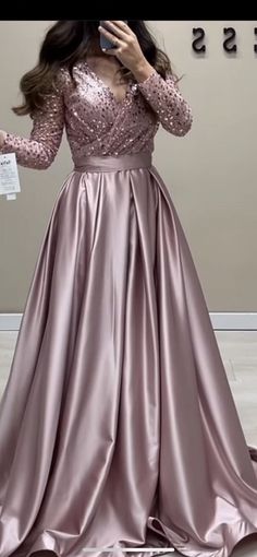 Long party dress Gown Dress Party Wear, Party Wear Gowns, Long Frock Designs, Gown Party Wear, Long Gown Design, Simple Frocks, Simple Gowns, Gowns Dresses Elegant, Pakistani Fancy Dresses