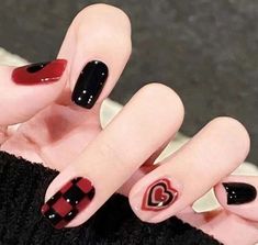 Black Acrylic Nails Ideas Short, Tomboy Nails Ideas, Red Black Nails, Ballerina Acrylic Nails, Red Nail Art Designs, Nails Short Square, Nails Glossy, Black Acrylic Nails, Punk Nails