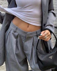 Grey Trousers Outfit, Trousers Outfit Casual, Trousers Outfit, Dark Academia Clothing, Body Lingerie, Trouser Outfit, Y2k Aesthetic Outfits, Grey Trousers, Looks Street Style