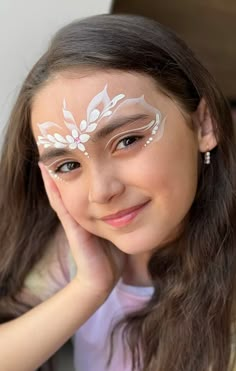 Kawaii Face Paint, Cheek Art Face Paint Simple, Face Painting Artistic, Cool Face Paint Ideas, Fairy Face Painting, Face Painting Aesthetic, Maquillage Harry Potter, Disney Face Painting, Indian Eye Makeup