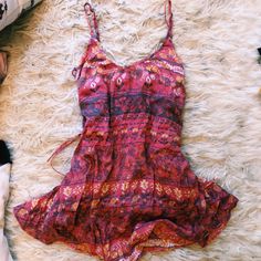 Size Small Adjustable Straps Fitted Boho Print Mini Dress For Day Out, Beach Fitted Boho Print Mini Dress, Fitted Boho Print Mini Dress For Vacation, Fitted Boho Print Mini Dress For Beach, Fitted Boho Print Mini Dress For Summer, Fitted Boho Print Summer Mini Dress, Bohemian Fitted Mini Dress With Tie Back, Fitted Bohemian Mini Dress With Tie Back, Bohemian Sundress For Summer Date Night