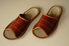 Men's House Leather Slippers Light Brown Classic Homemade - Etsy Poland Outdoor Brown Slippers With Leather Footbed, Outdoor Leather Slippers With Rubber Sole, Outdoor Leather Slippers With Leather Sole, Shoes Craft, Homemade Shoes, Man Of The House, Men's Slippers, Shoe Crafts, Home Shoes