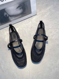 Wees stijlvol en comfortabel in onze holle mesh platte comfortschoenen met ronde teen.
Perfect voor casual uitjes, bruiloften of feestjes, deze LikeMyChoice® schoenen combineren moeiteloos stijl en comfort. Combineer met je favoriete avondjurk of rok voor een stijlvolle maar moeiteloze look.
Maattabel:

      


EU
FR
VS
UK
JP
CN
KR
RU


36
36 

6
3 

23
23 

230
35 



37
37 

7
4 

23.7
24 

240
36 



38
38 

8
5 

24.4
25 

250
37 



39
39 

9
6 

25
26 

260
38 



40
40 

10
7 

25.7
27 

270
39 



41
41 

11
8 

26.4
28 

280
40 Floral Hair Crown, Mesh Flats, Reindeer Headband, Long Drop Earrings, Crown Hairstyles, Comfort Shoes, Floral Headbands, Silver Shoes, Dress Jewelry