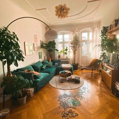 Remodel Trailer, Reka Bentuk Bilik Tidur, Lots Of Plants, Hiasan Bilik Tidur, Apartment Rental, Apartment Inspiration, Living Room Decor Apartment, Boho Living Room, Living Room Inspo