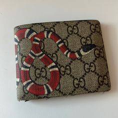 Used Please See Photos Wallet Is In Used Condition, There Is Visible Wear At The Seams Where The Leather Seal Has Come Off. Comes With Box Gucci Accessories, Gucci Men, Card Holders, Mens Accessories, Man Shop, Gucci, Key, Wallet, Leather