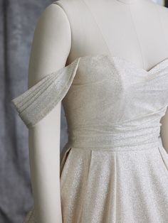 the back of a white dress on a mannequin