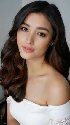 a gorgeous pink makeup with pink eyeshadows, extended eyelashes, a pink glowy lip and statement eyebrows is what you need to try Makeup Asia, Rosa Make-up, Asian Wedding Makeup, Asian Skin Tone, Wedding Hairstyles And Makeup, Asian Bridal Makeup, Liza Soberano, Bridal Makeup Natural, Long Dark Hair