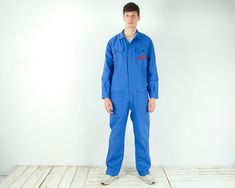 Vintage AL2000 Men's L Boilersuit Coverall Worker Overalls Jumpsuit UK 42 US Workwear Retro Utility Dungarees EU 52 Work Chore Blue Logo Cotton Blend Size: Tagged as UK 42/ US 42/ EU 52/ L. Condition: Good vintage condition! Colour: Blue. (Due to the quality differentiation between different monitors, the picture may not reflect the actual color of the item.) Material: 65% Cotton, 35% Polyester. Weight: 1085 g. SKU: EVZ02 005 /eb/gr/et/as Model in pictures usually wears size Large and is 6'3 ft Blue Overalls With Side Pockets For Work, Blue Workwear Overalls, Long Sleeve Blue Cotton Overalls, Blue Long Sleeve Utility Overalls, Blue Workwear Jumpsuits And Rompers With Side Pockets, Blue Workwear Jumpsuit With Side Pockets, Blue Jumpsuits And Rompers With Side Pockets For Work, Worker Overalls, Logo Bleu