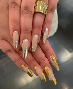 Are you looking to add a touch of elegance to your nails and your outfits? If so, try one of these beautiful gold nail designs! Good Foil Nail Designs, Molten Metal Chrome Nails, Molten Gold Nails, Mixed Metals Nails, Molten Nails, Metallic Nails Acrylic, Mixed Metal Nails, Molten Metal Nails, Gold And Silver Nails