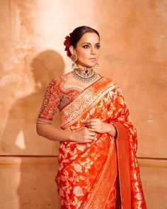 भारतीय दुल्हन संबं�धी, Cotton Saree Blouse Designs, Reception Outfit, Saree Draping Styles, Sari Design, Kangana Ranaut, Bridal Lehenga Collection