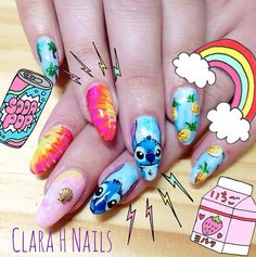 Lilo and Stitch design by @clarahnails Hello Kitty And Stitch, Animated Nails, Stitch Nail Art, Blue Nails Ideas, Disco Nails, Holiday Themed Nails, Nails Disney, Nail Pops