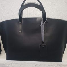 Up For Sale Is A Beautiful Borse In Pelle Black Leather Large Tote With Laptop Sleeve Or Insert Inside.. It's In Excellent Condition.. Formal Leather Bags With Gunmetal Hardware, Elegant Leather Satchel With Gunmetal Hardware, Elegant Bags With Leather Backing For Shopping, Black Leather Satchel With Textured Leather, Chic Black Shoulder Bag With Smooth Grain, Elegant Black Shoulder Bag With Leather Backing, Black Satchel With Smooth Grain And Double Handle, Black Satchel With Double Handle And Smooth Grain, Black Leather Satchel With Leather Backing