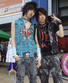 Kei Visual, Scene Outfits, Gyaru Fashion, Y2k Emo, Scene Kids, Alt Fashion, J Fashion, Harajuku Fashion