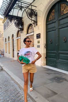 Baggy Shorts Outfit, Summer Outfit Guide, Street Style Summer Outfits, Outfit Shorts, Summer Shorts Outfits, Baggy Shorts, Large Pouch, Shorts Outfit