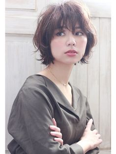 Short Hairstyles Chin Length, Shaggy With Bangs Short, Grunge Hair For Round Face, Short Layered Haircuts Shag, Short Hairstyles For Blonde Hair, Ducktail Haircut For Women, Short Hairstyle Women With Bangs And Layers, Short Wolf Haircuts For Women, Short Edgy Hair Cuts